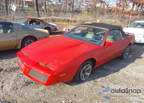 1984 Pontiac Firebird Trans Am z USA, uszkodzony, nr VIN 1G2AW87H2EN201748